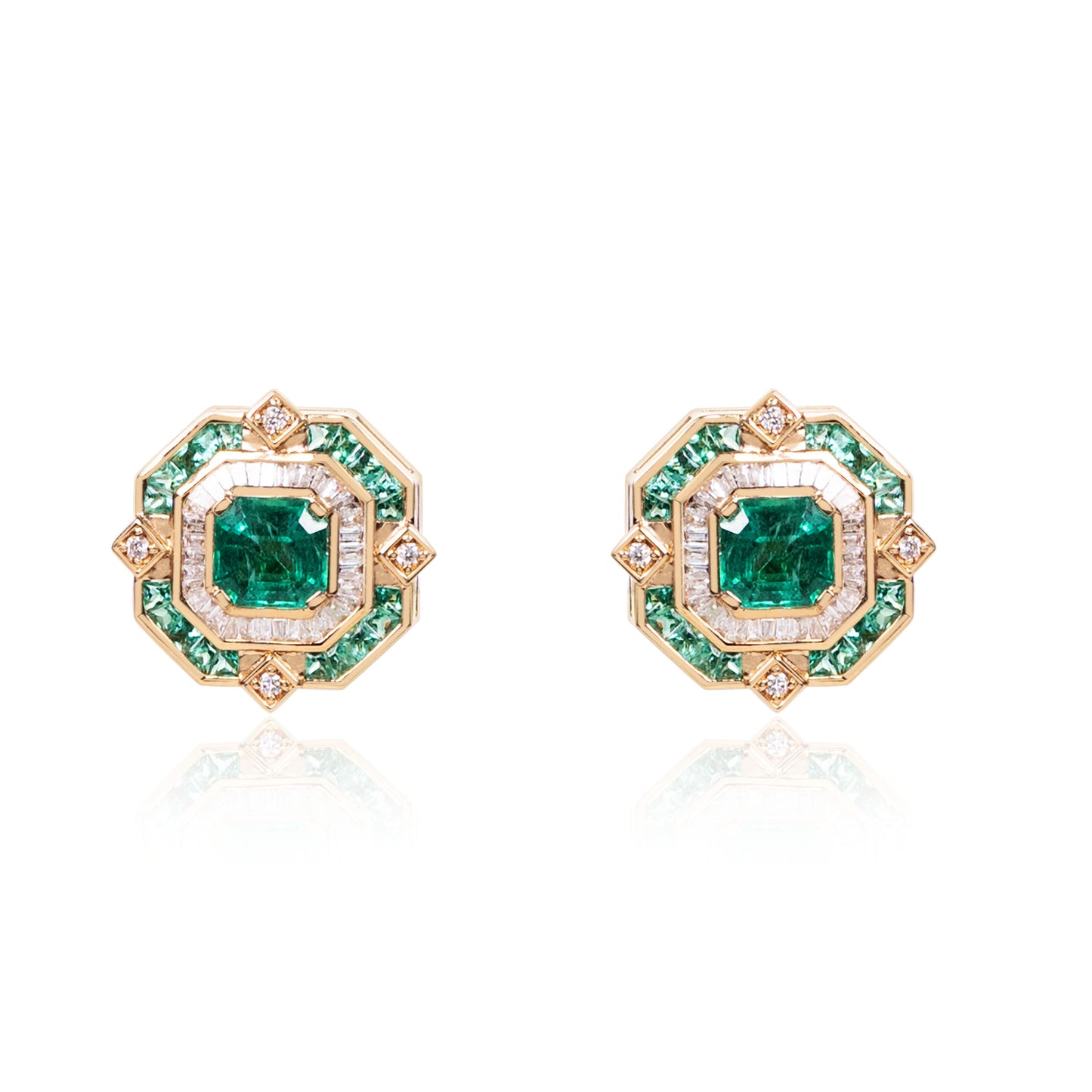 Natural emerald Art Deco stud earrings in fine gold by Fantasilvia Fine Jewelry.