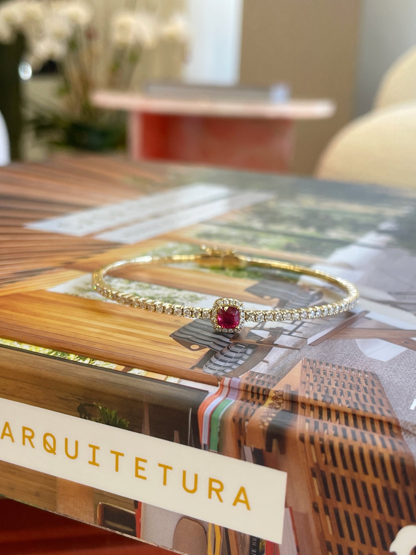 弹力尖晶石和钻石手链