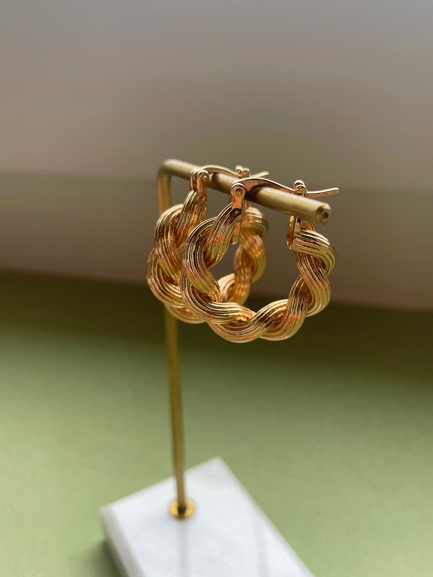 18K Assisi Twist Huggies