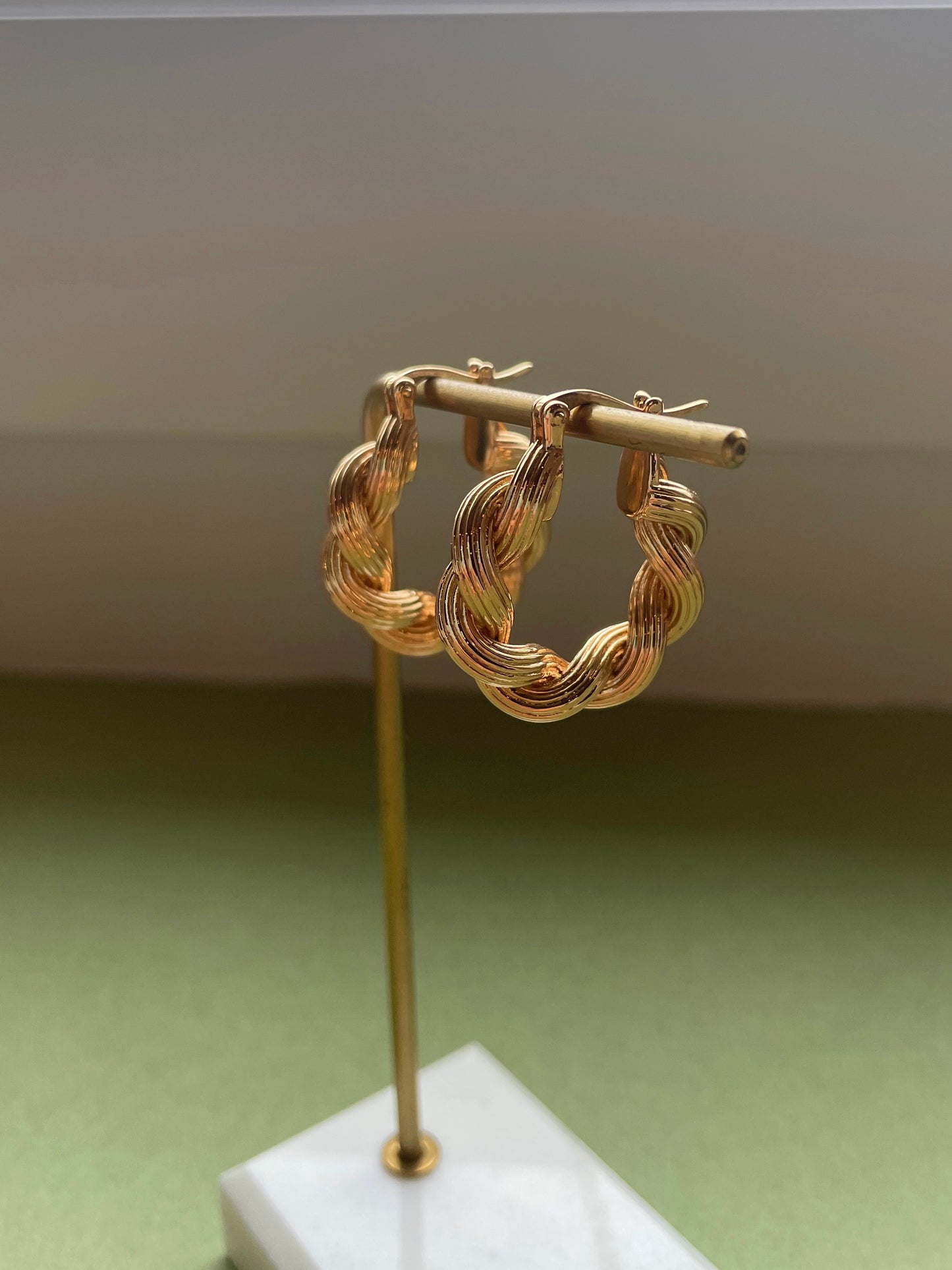 18K Assisi Twist Huggies
