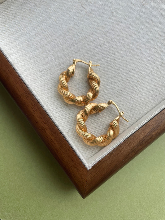 18K Assisi Twist Huggies