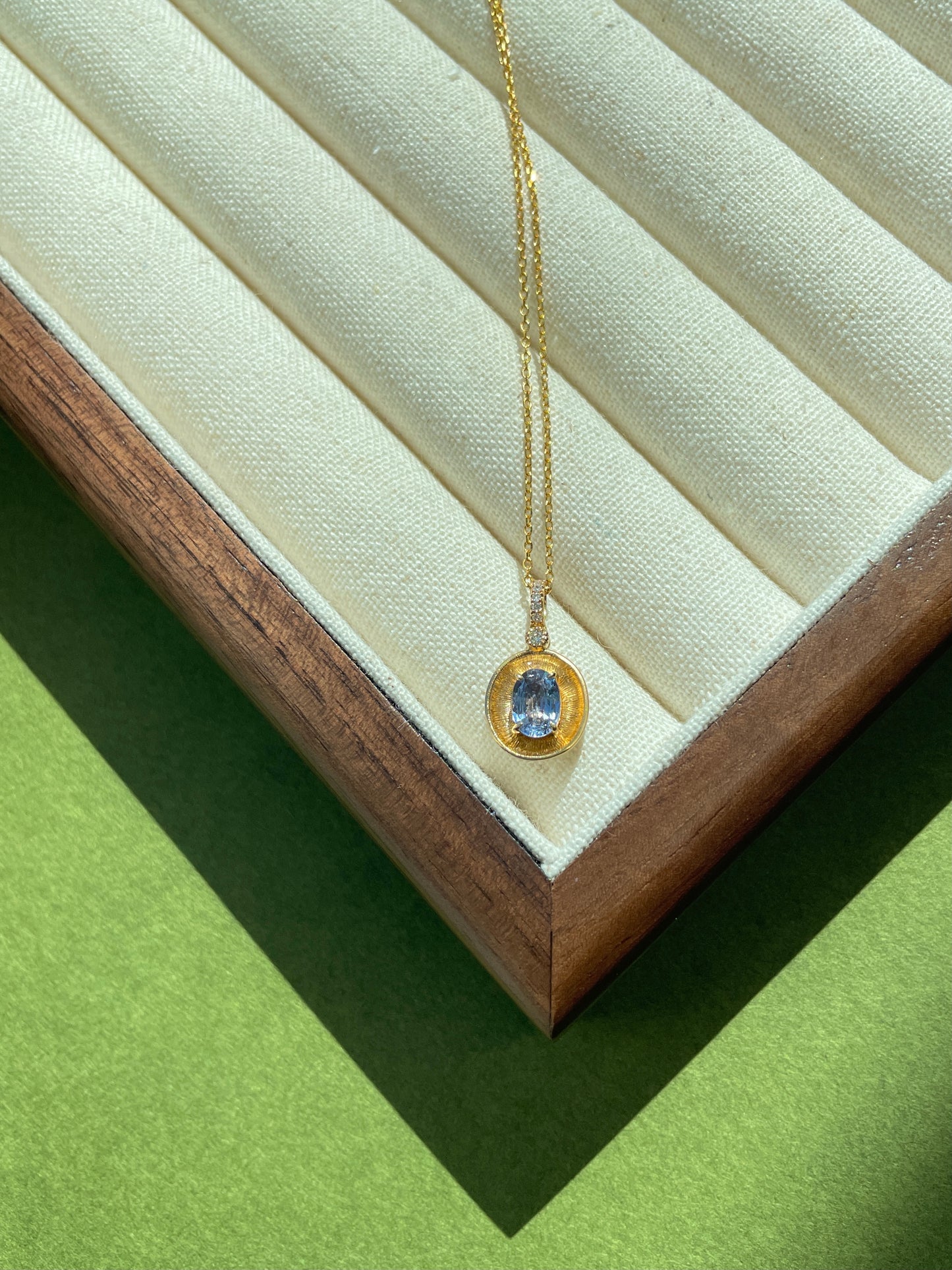 Pendentif en saphir lavande