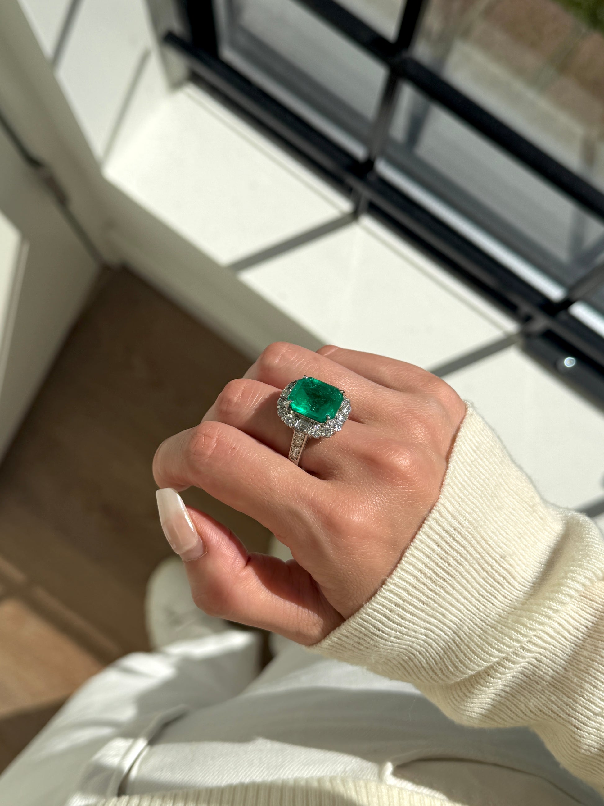 Aurora Emerald Majesty Ring Fantasilvia Jewelry