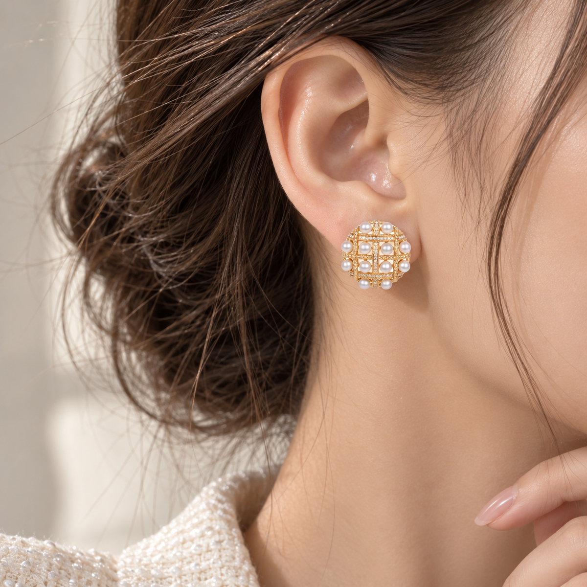 18K gold natural diamond and pearl statement stud earrings featuring a geometric lattice design accented with lustrous white pearls and sparkling diamonds.
