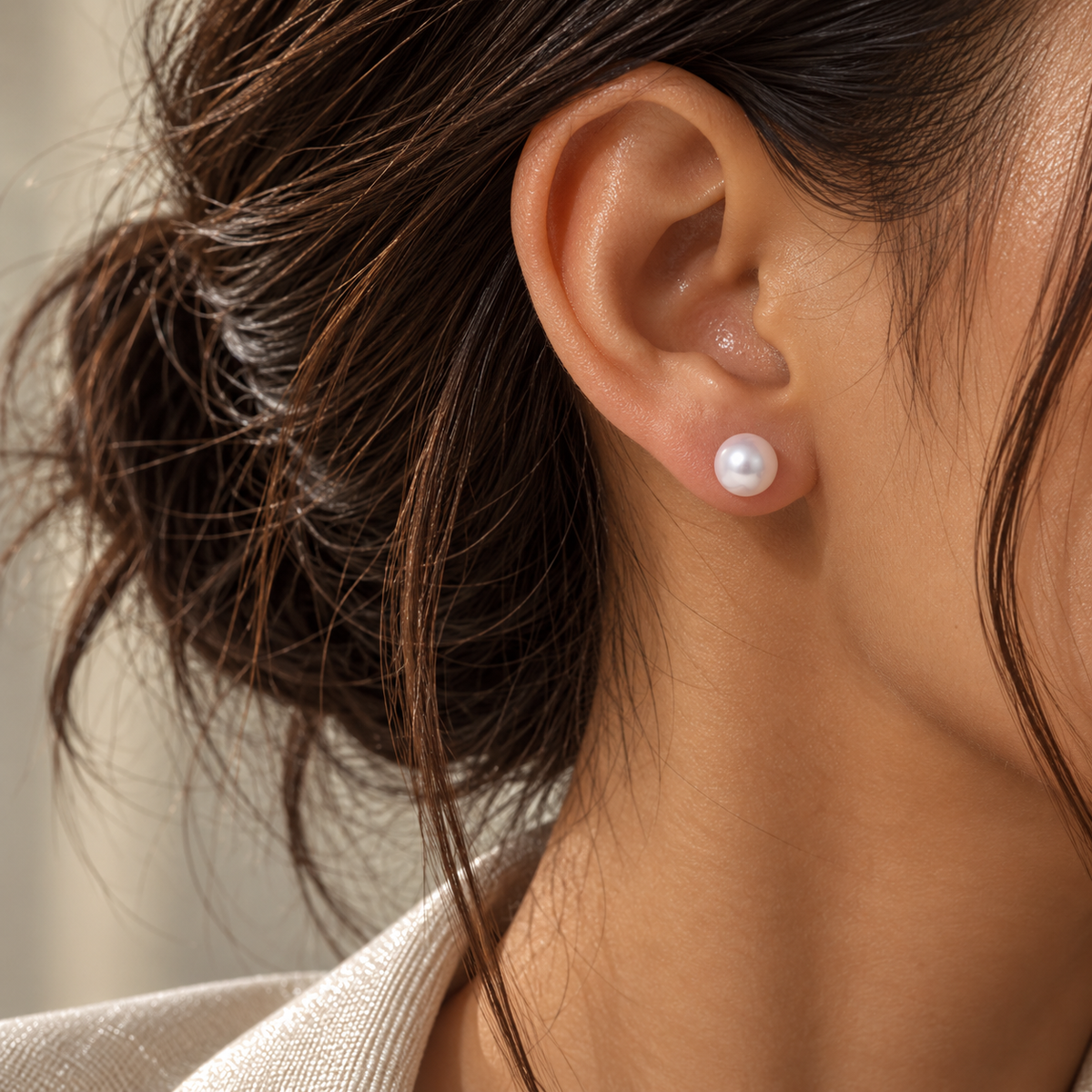 18K gold Akoya pearl stud earrings featuring a classic round white saltwater pearl in a timeless minimalist design.