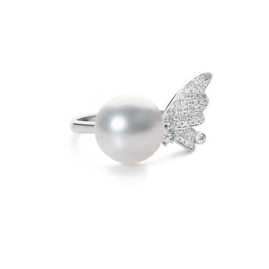 South Sea pearl ring with diamond angel wing design crafted in 18K gold by Fantasilvia Fine Jewelry.
