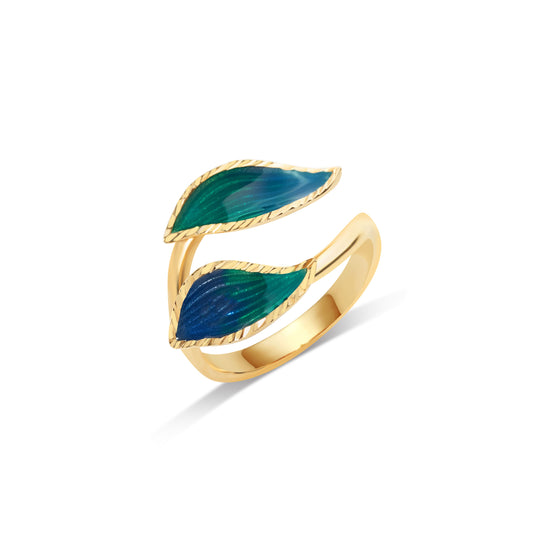 Green enamel toi et moi ring crafted in gold by Fantasilvia Fine Jewelry.
