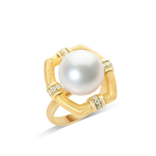 South Sea golden pearl ring with pavilion inspired gold setting by Fantasilvia Fine Jewelry.
