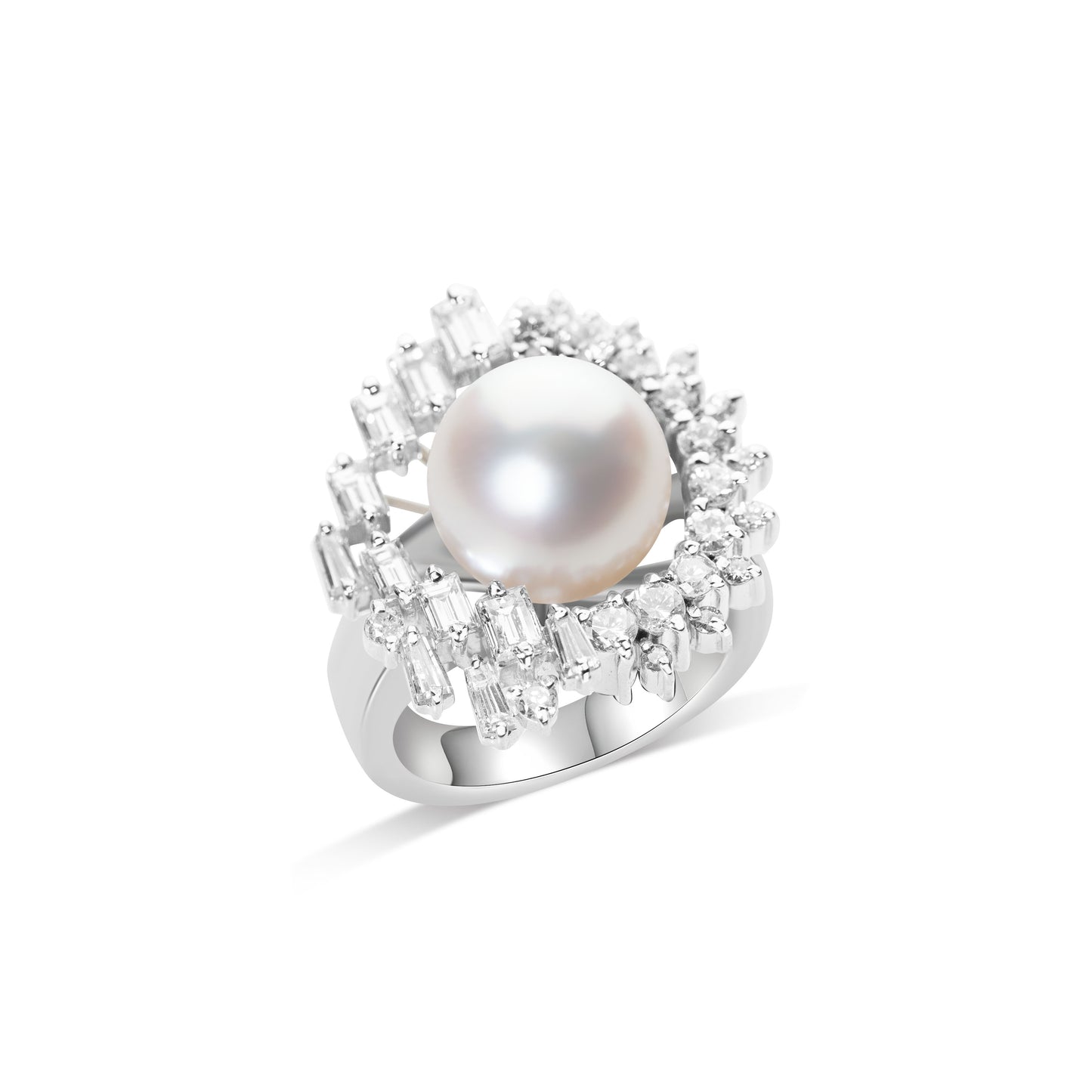 Aurora crown South Sea pearl ring with diamonds by Fantasilvia Fine Jewelry.

