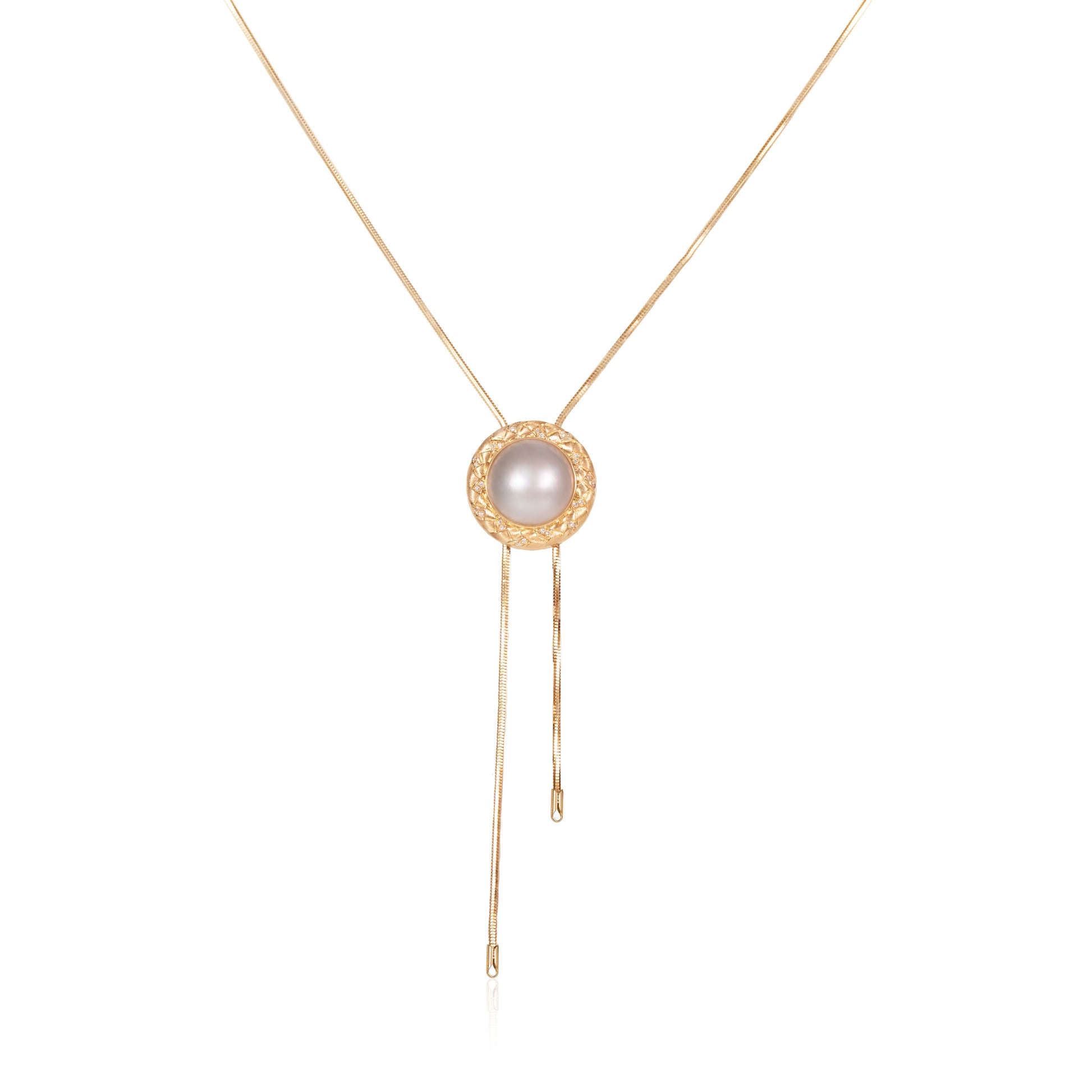 Natural mabe pearl pendant in fine gold by Fantasilvia Fine Jewelry.
