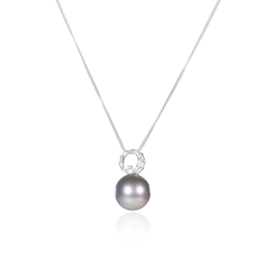South Sea pearl and diamond circle pendant in 18K gold by Fantasilvia Fine Jewelry, Vancouver

