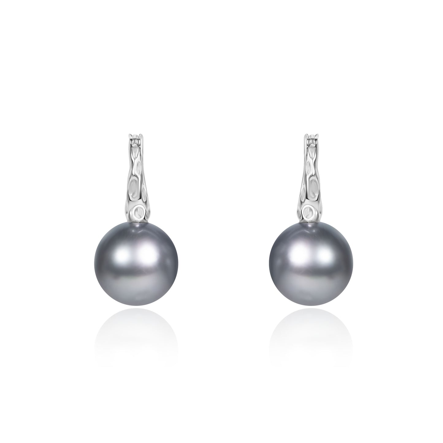 South Sea grey pearl stud earrings set in platinum by Fantasilvia Fine Jewelry.
