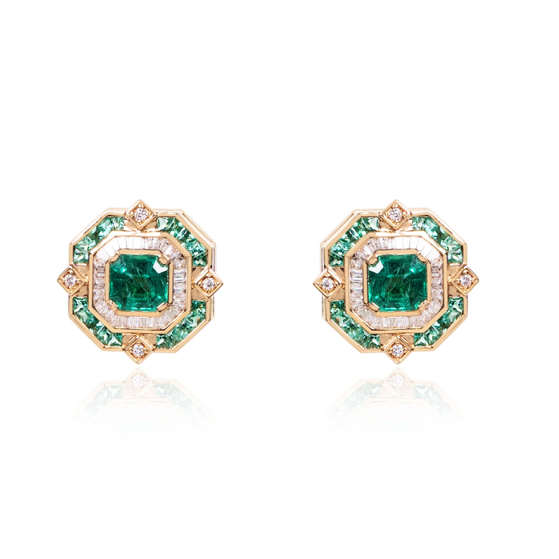 Natural emerald Art Deco stud earrings in fine gold by Fantasilvia Fine Jewelry.
