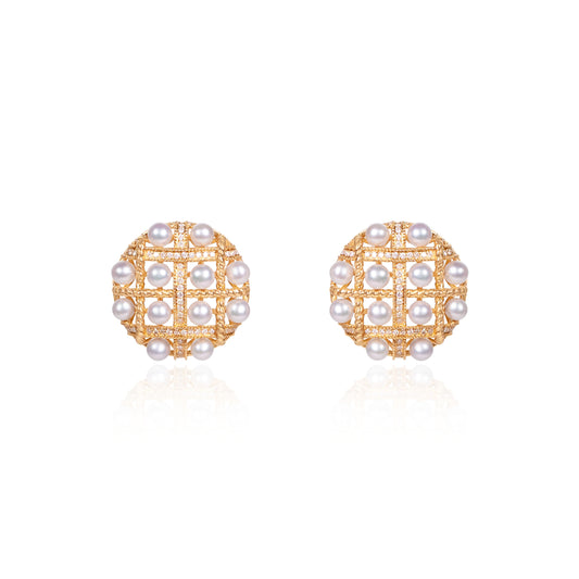 Vintage style gold and natural pearl stud earrings by Fantasilvia Fine Jewelry.
