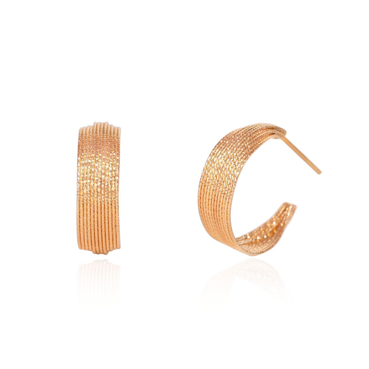 Naples style gold hoop earrings crafted by Fantasilvia Fine Jewelry.
