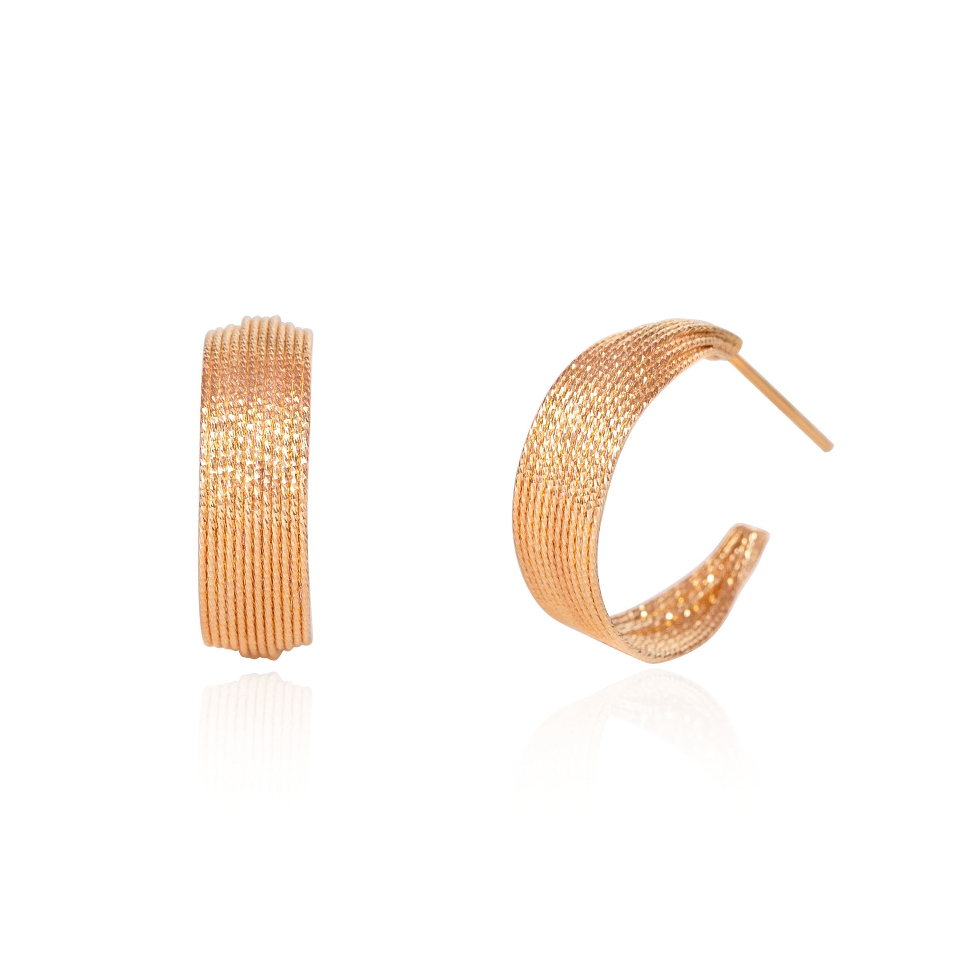 Naples style gold hoop earrings crafted by Fantasilvia Fine Jewelry.
