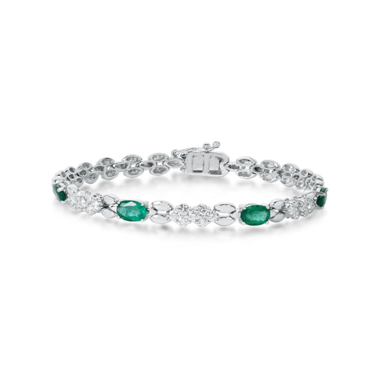 Natural diamond and emerald bracelet crafted in 18K gold by Fantasilvia Fine Jewelry.
