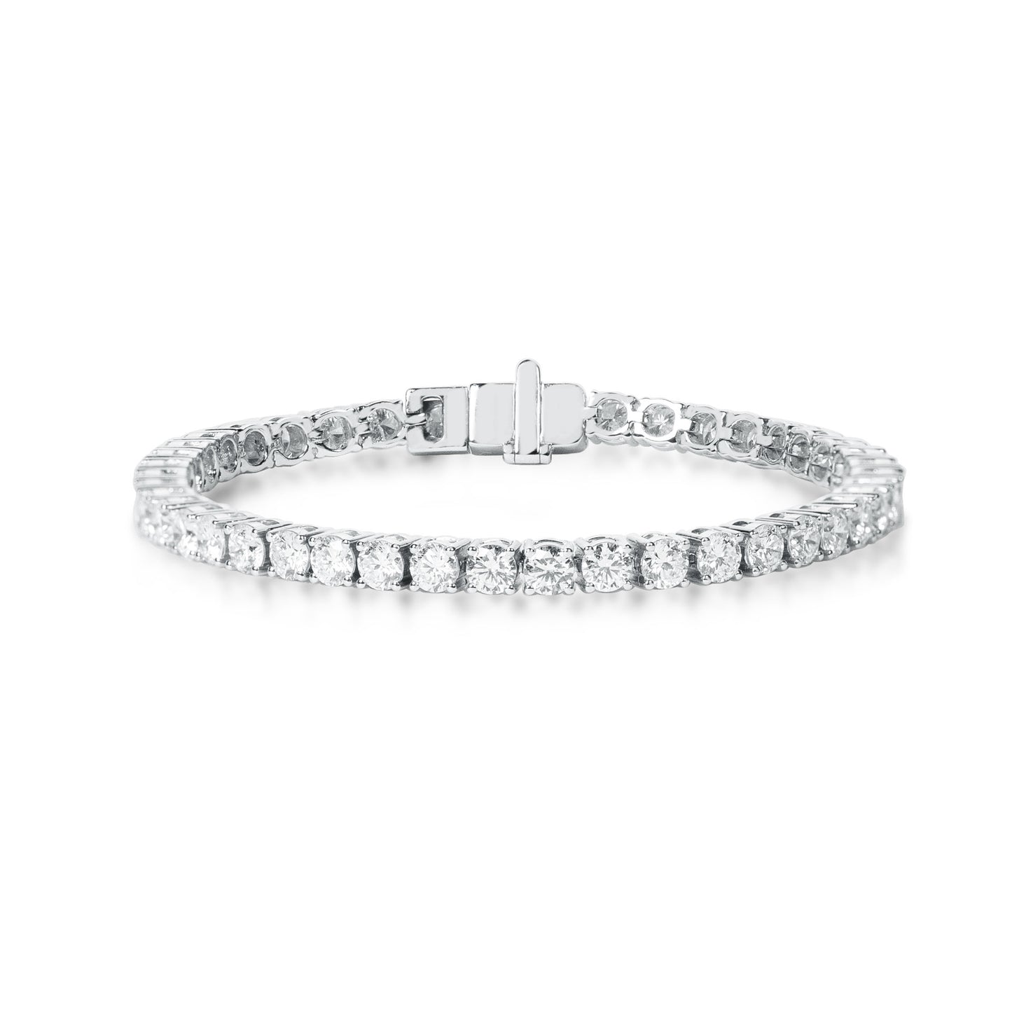 Lab grown diamond tennis bracelet by Fantasilvia Fine Jewelry.
