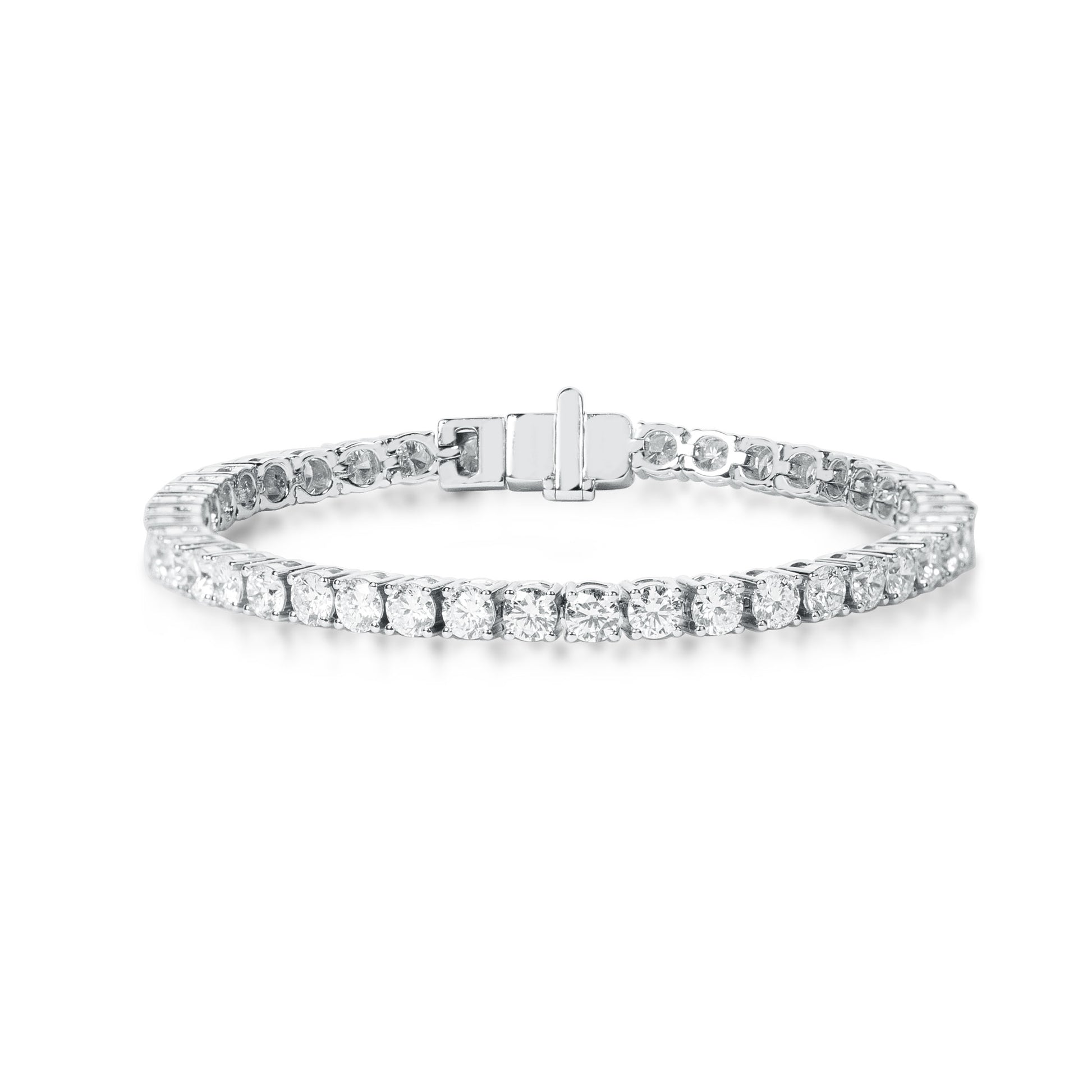 Lab grown diamond tennis bracelet by Fantasilvia Fine Jewelry.
