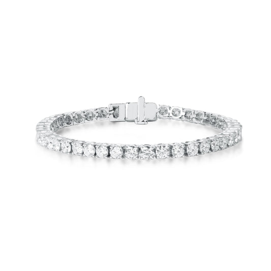 Lab grown diamond tennis bracelet by Fantasilvia Fine Jewelry.
