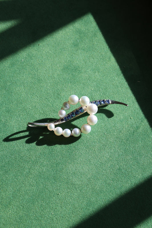 Sapphire & Pearl Note Brooch