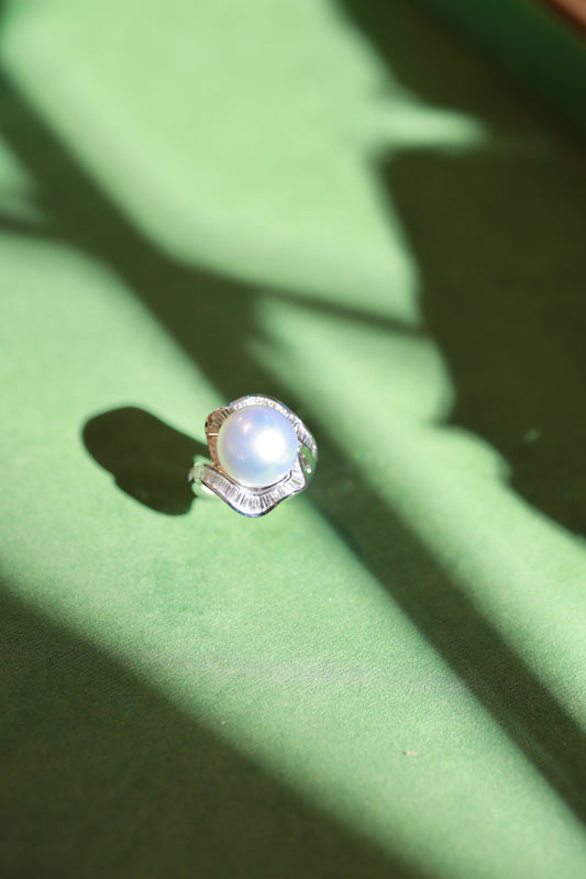 18K South Sea Pearl Waves Ring