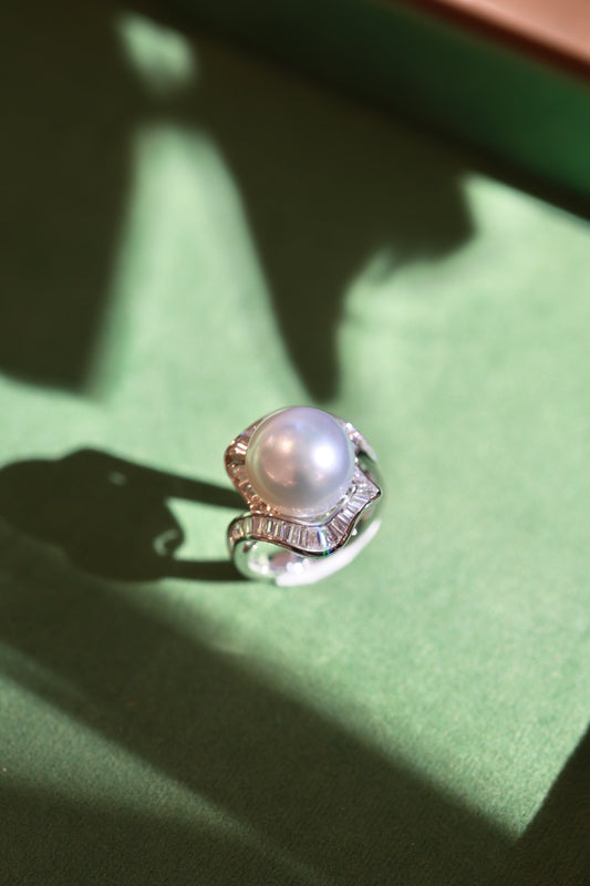 18K South Sea Pearl Waves Ring