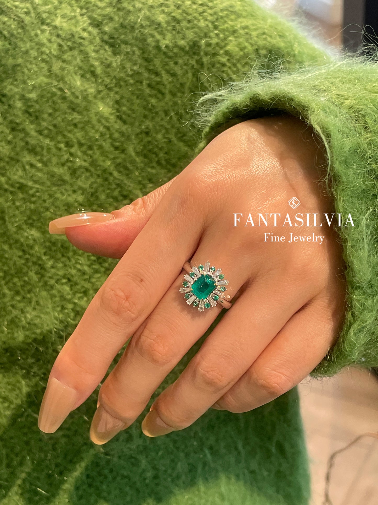 18K Emerald Sparkle Ring