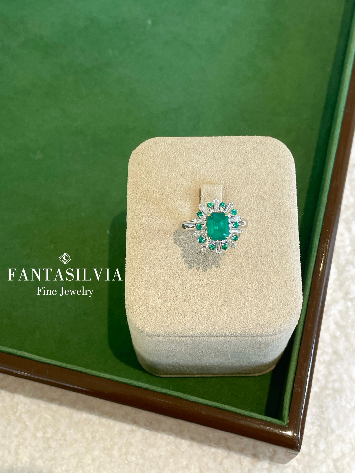 18K Emerald Sparkle Ring