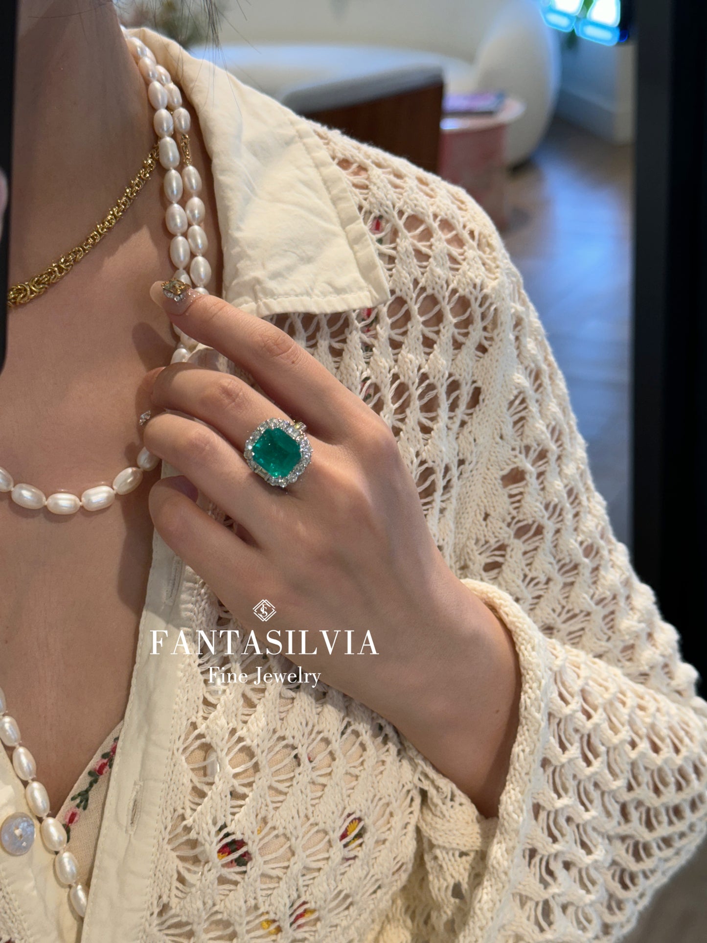 Aurora Emerald Majesty Ring