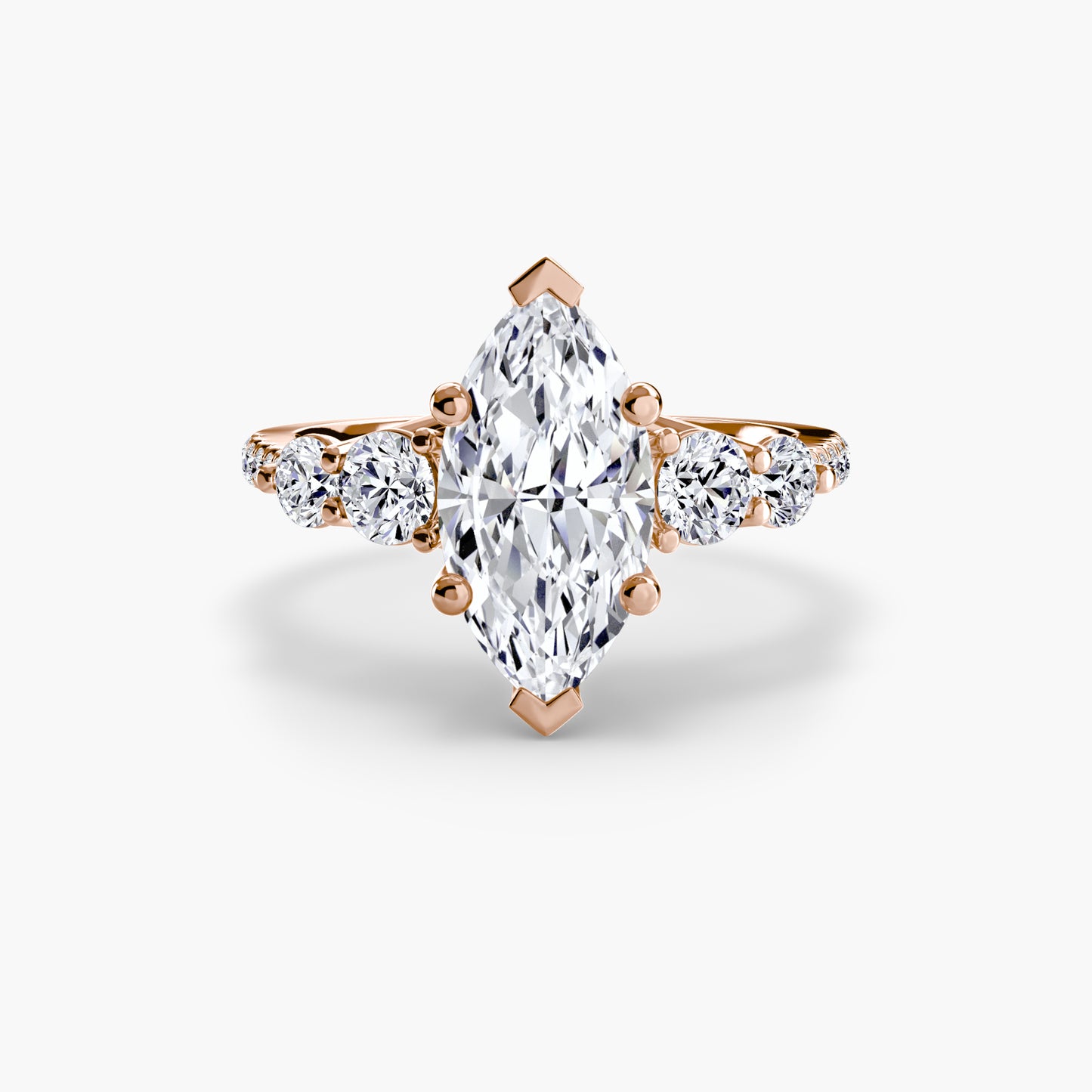 Bague cinq pierres avec anneau pavé