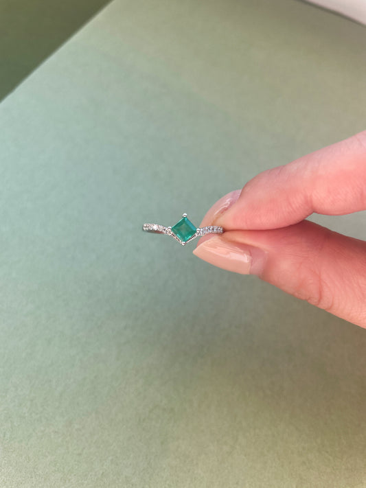 Natrual Emerald Tiara Contour Band