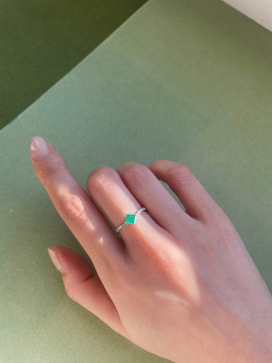 Natrual Emerald Tiara Contour Band