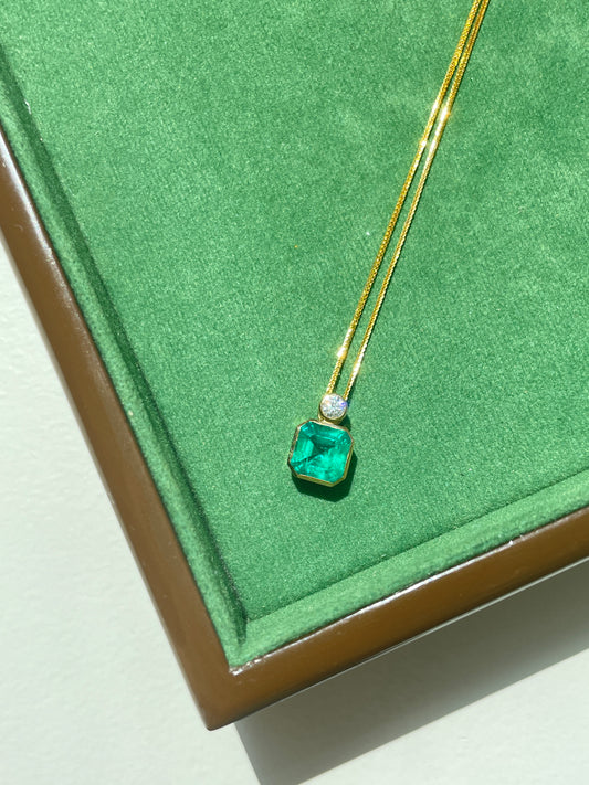 Emerald Solitaire Necklace